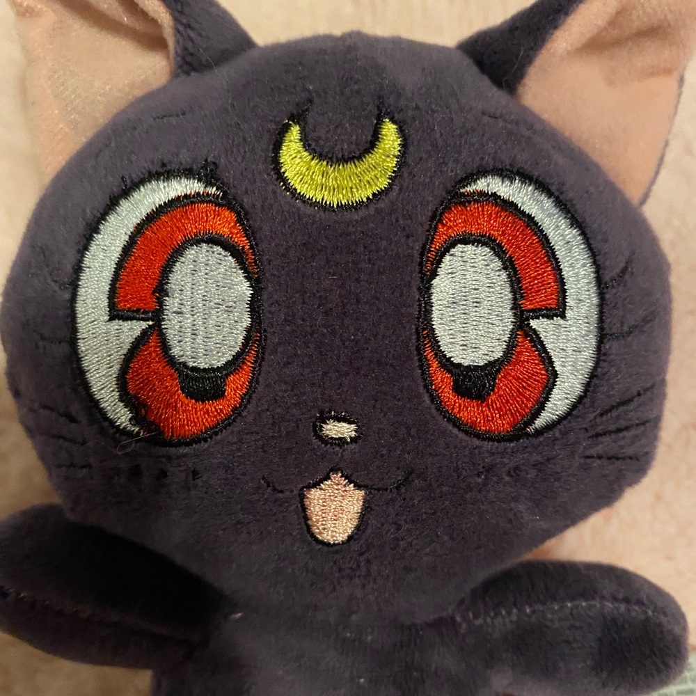 Sailor Moon 7 inches Luna plush - Picture 3 of 6